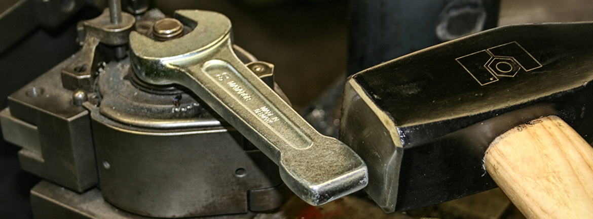 0175 07- cờ lê đóng 1 đầu miệng ngàm càng cua hệ mét Matador