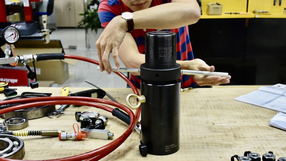 Kích thủy lực 50 tấn JLLC506 có đai an toàn